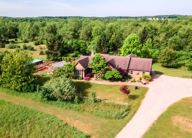 Property at 1477 E Hastings Lake Rd, Jonesville, MI 49250, 3 beds, 2.5 baths