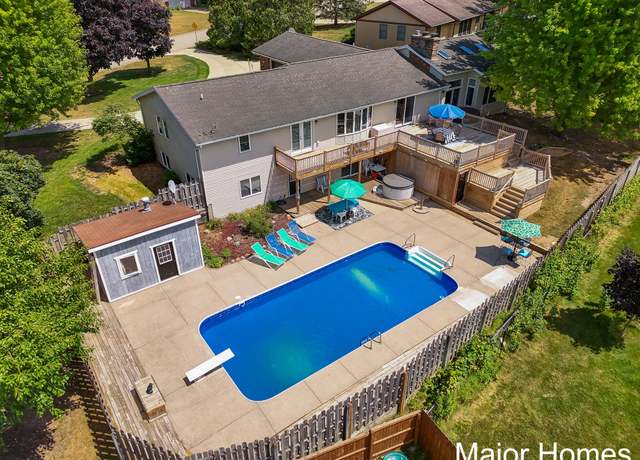Property at 2650 Oldepointe Dr NE, Grand Rapids, MI 49525, 5 beds, 3.5 baths