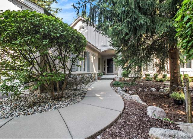 Property at 4826 Cliffside Dr #18, West Bloomfield, MI 48323, 3 beds, 2.5 baths