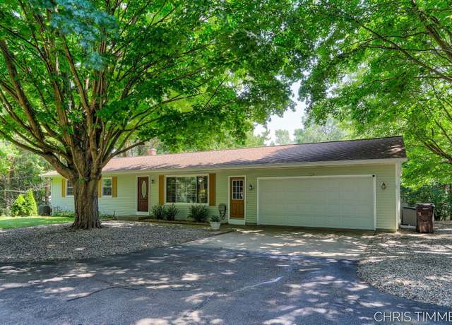 Property at 15528 James St, Holland, MI 49424, 4 beds, 2 baths