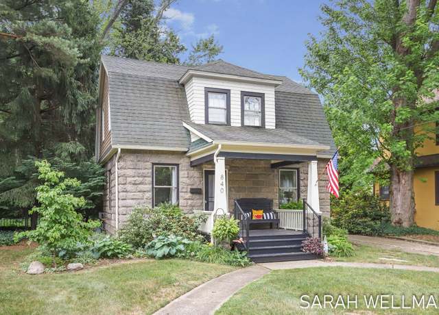 Property at 840 Superior St, South Haven, MI 49090, 3 beds, 2 baths