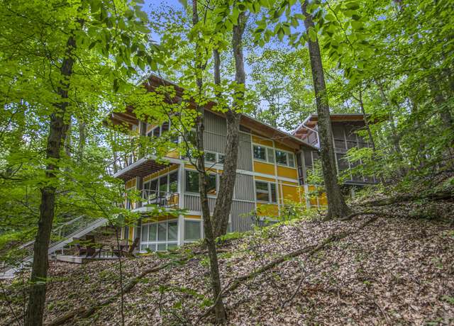 Property at 6723 Vandermeulen Rd, Holland, MI 49423, 2 beds, 2.5 baths
