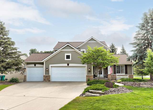 Property at 8474 Twin Lakes Dr, Jenison, MI 49428, 4 beds, 3.5 baths