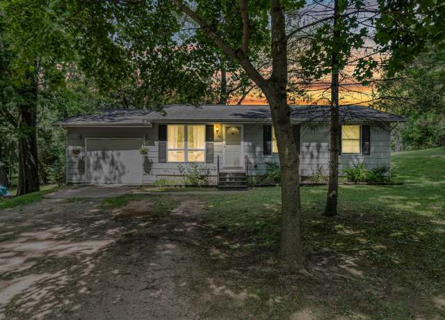 Property at 77 W Lynwood Blvd, Hillsdale, MI 49242, 3 beds, 1.5 baths