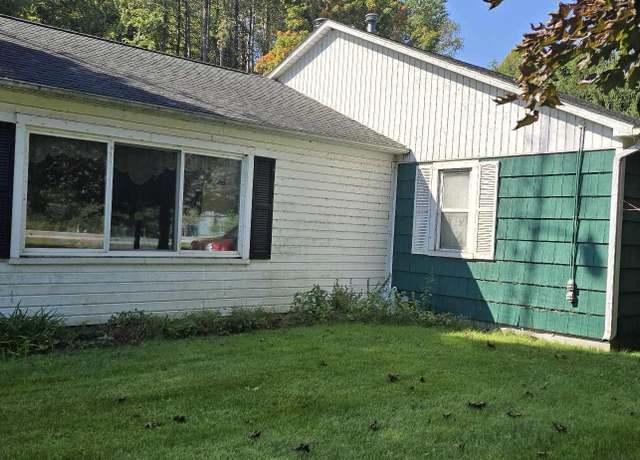 Property at 3750 S Lakeshore Rd, Harbor Beach, MI 48441, 4 beds, 1 bath