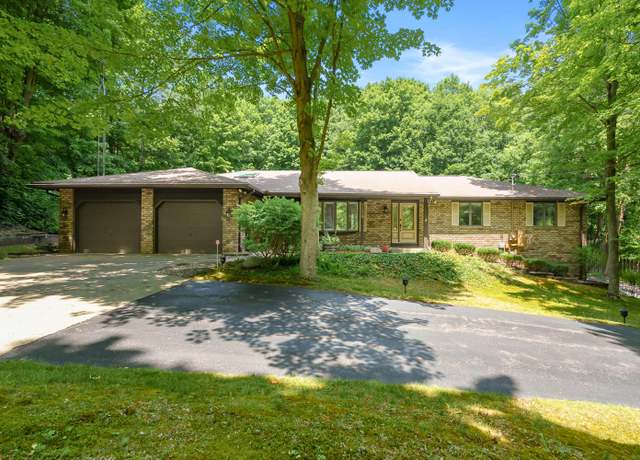 Property at 1130 W G Ave, Kalamazoo, MI 49009, 3 beds, 3 baths