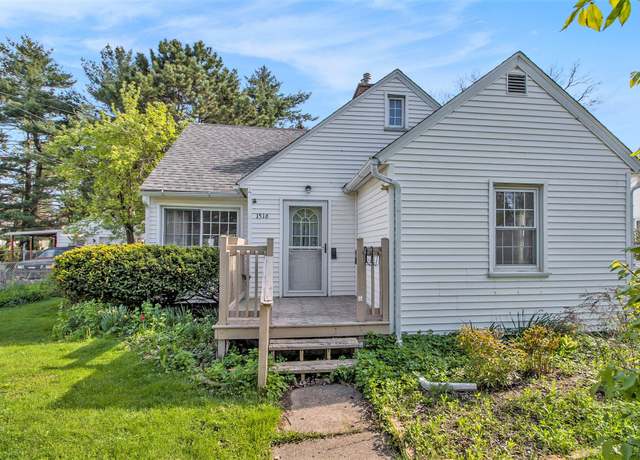 Property at 1516 Winton Ave, Kalamazoo, MI 49001, 4 beds, 2 baths