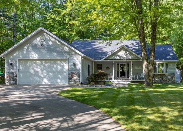 Property at 6831 White Pine Dr, Canadian Lakes, MI 49346, 3 beds, 2 baths