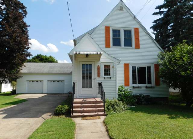 Property at 842 E Michigan Ave, Marshall, MI 49068, 3 beds, 2.5 baths