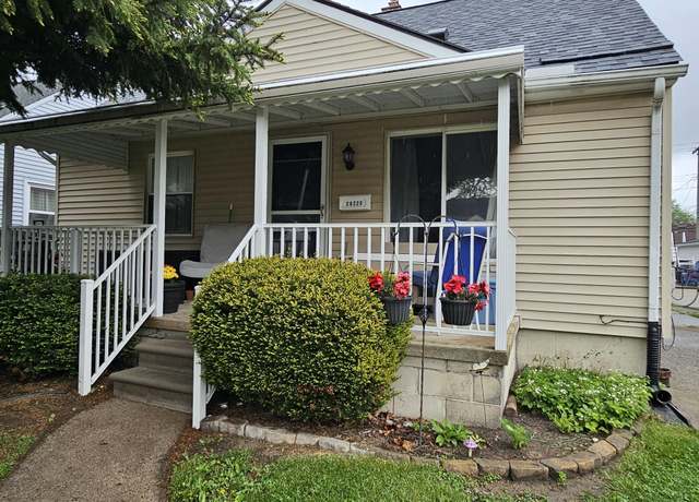 Property at 26220 Winton St, Saint Clair Shores, MI 48081, 3 beds, 1.5 baths
