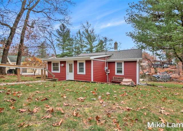 Property at 1944 E Woodward Dr, Newaygo, MI 49337, 2 beds, 1.5 baths