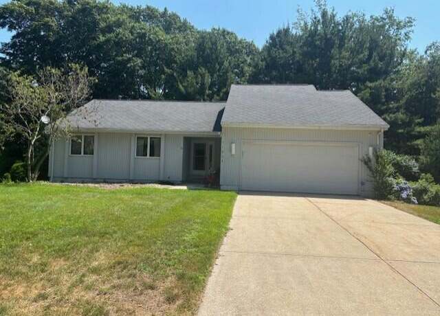 Property at 11860 Juniper Hills Ct, Grand Haven, MI 49417, 4 beds, 4.5 baths