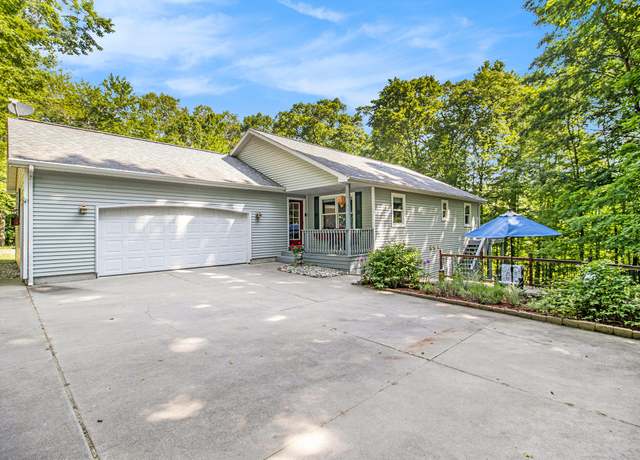Property at 9510 Pere Marquette Dr, Canadian Lakes, MI 49346, 3 beds, 3 baths