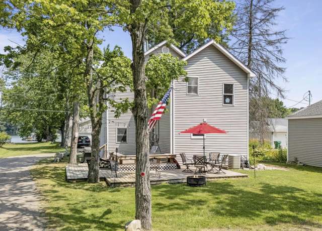 Property at 62560 Gilmore Ave, Dowagiac, MI 49047, 5 beds, 2 baths