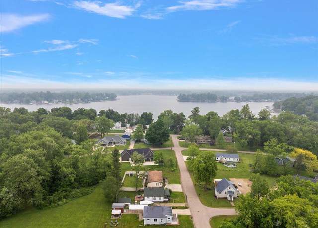 Property at 4940 Pottawatamie Path, Watervliet, MI 49098, 2 beds, 1 bath