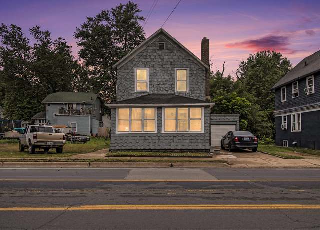 Property at 1850 S Burdick St, Kalamazoo, MI 49001, 3 beds, 1.5 baths