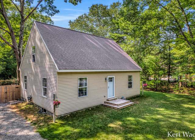 Property at 1321 N Scenic Dr, Muskegon, MI 49445, 4 beds, 2 baths