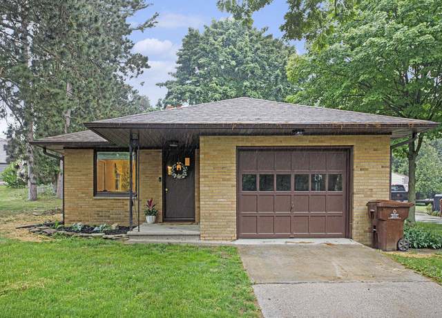 Property at 904 W Walnut St, Hastings, MI 49058, 3 beds, 2 baths