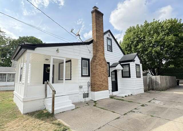 Property at 825 Roger St NW, Grand Rapids, MI 49544, 3 beds, 1.5 baths