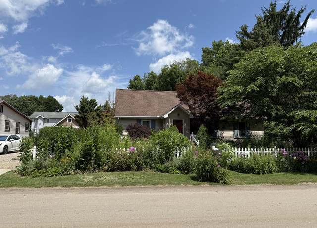 Property at 220 Second St, Concord, MI 49237, 3 beds, 1 bath