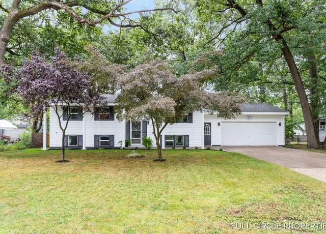 Property at 3371 Murl Ave, Muskegon, MI 49442, 5 beds, 2.5 baths