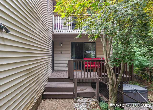 Property at 17468 Dunewood Ct Unit D, Spring Lake, MI 49456, 2 beds, 1.5 baths
