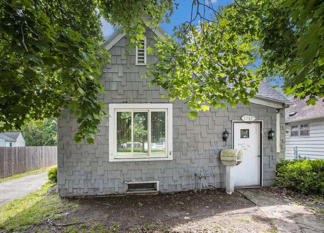 Property at 1767 W Michigan Ave, Battle Creek, MI 49037, 3 beds, 1.5 baths