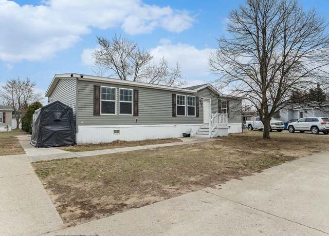 Property at 9008 Brickersville Dr, West Olive, MI 49460, 3 beds, 2 baths
