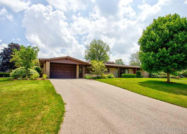 Property at 860 Allen Dr, Holland, MI 49423, 3 beds, 3.5 baths