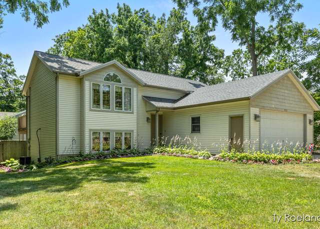 Property at 1704 Summit St, Holland, MI 49423, 5 beds, 2 baths