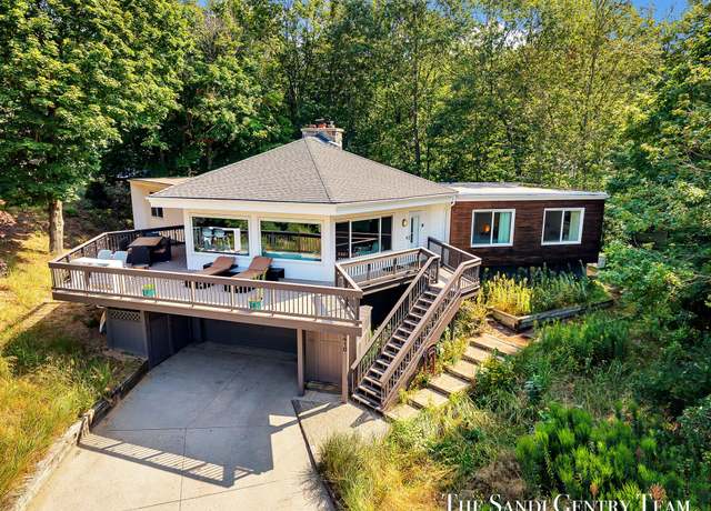 Property at 9410 Whispering Sands Dr, West Olive, MI 49460, 4 beds, 3 baths