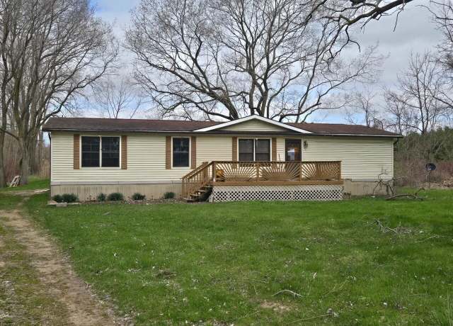 Property at 6201 N Lakeshore Rd, Deckerville, MI 48427, 3 beds, 2 baths