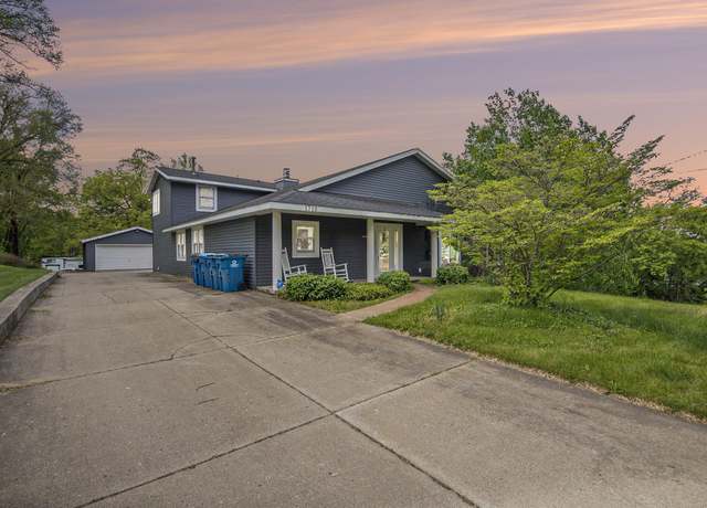 Property at 1710 Kreft St NE, Grand Rapids, MI 49525, 2 beds, 3 baths