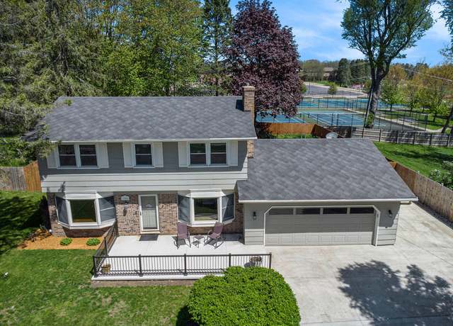 Property at 105 North Dr E, Marshall, MI 49068, 4 beds, 1.5 baths