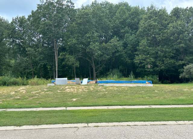 Property at 1582 Carolyn Dr, Benton Harbor, MI 49022, 4 beds, 2.5 baths
