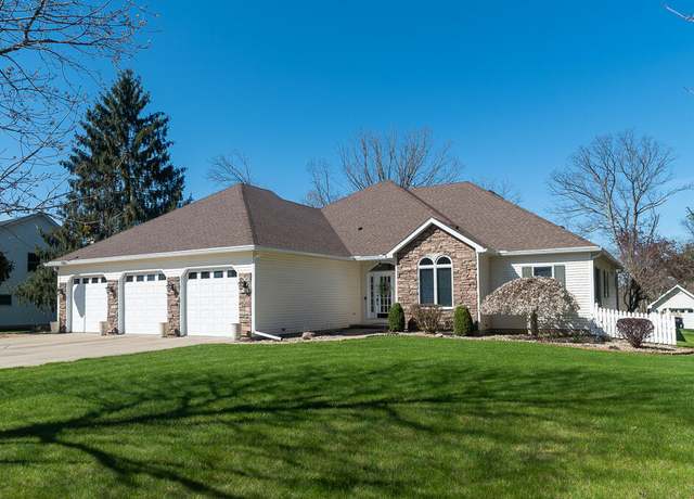 Property at 11061 Village Ln, Clinton, MI 49236, 3 beds, 2.5 baths