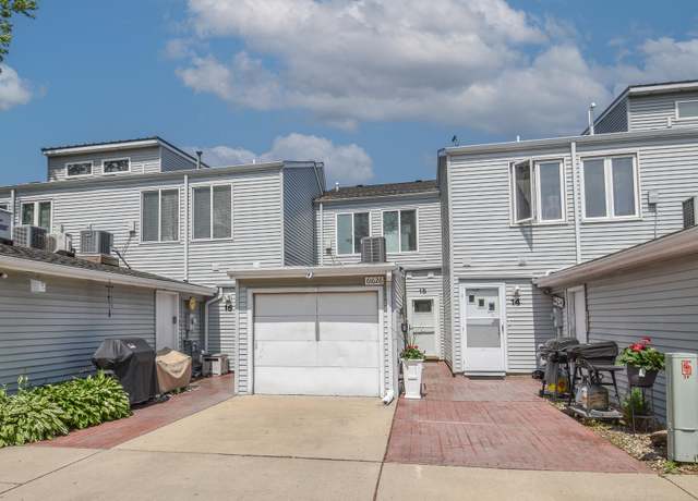 Property at 61626 Colony Bay Dr #15, Cassopolis, MI 49031, 4 beds, 1.5 baths