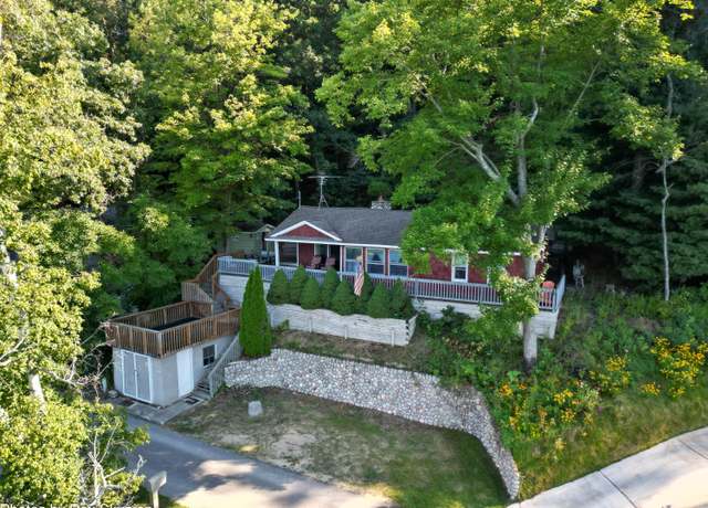 Property at 353 E Sawyer Blvd, Newaygo, MI 49337, 2 beds, 1 bath