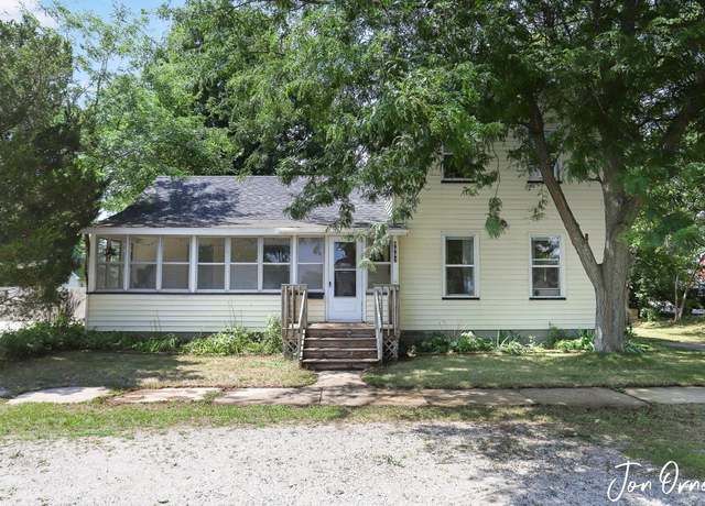 Property at 8897 Stebbins St, Montague, MI 49437, 4 beds, 2 baths