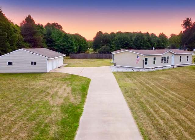 Property at 70525 Ironwood Dr, Niles, MI 49120, 4 beds, 2 baths