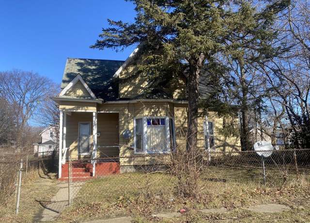 Property at 309 High St, Benton Harbor, MI 49022, 4 beds, 1 bath