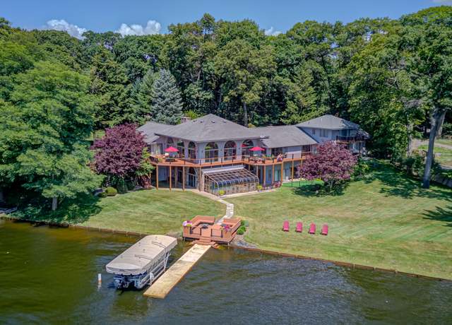 Property at 4298 Braeburn Ct, Norton Shores, MI 49441, 6 beds, 5.5 baths