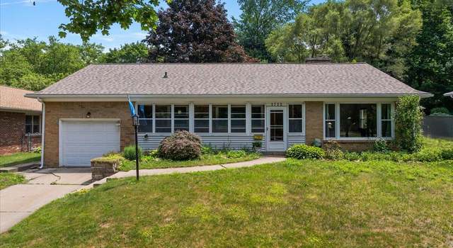 Photo of 1712 Rosewood Ave SE, Grand Rapids, MI 49506