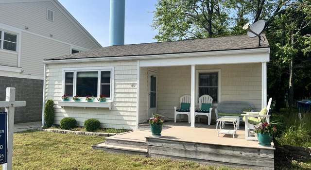Photo of 40 E 5th St, Pentwater, MI 49449