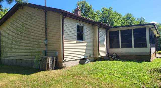 Photo of 17455 Starbrick St, Edwardsburg, MI 49112