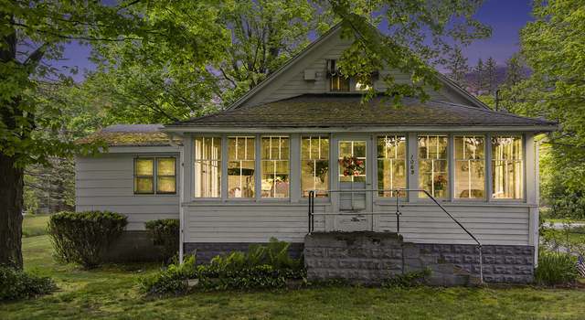Photo of 1069 E Michigan Ave, Paw Paw, MI 49079