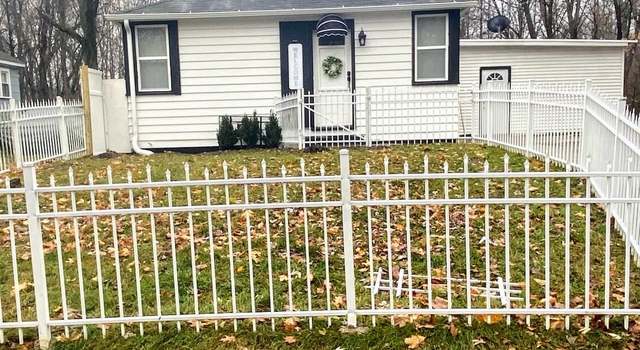 Photo of 934 Edgecumbe Ave, Benton Harbor, MI 49022