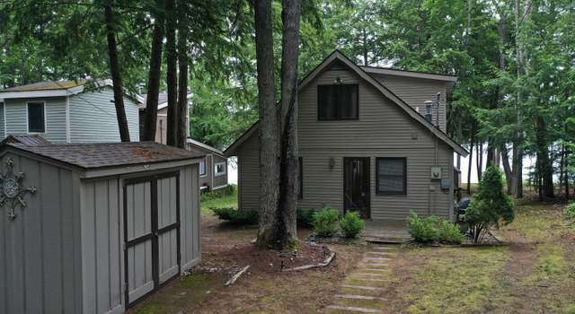 Photo of 1313 W Heart Lake Dr, Gaylord, MI 49735