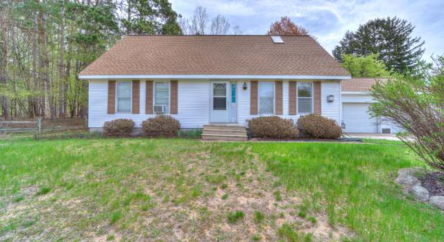 Photo of 823 Warner St, Whitehall, MI 49461