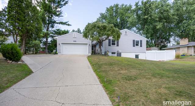 Photo of 510 W High St, Greenville, MI 48838